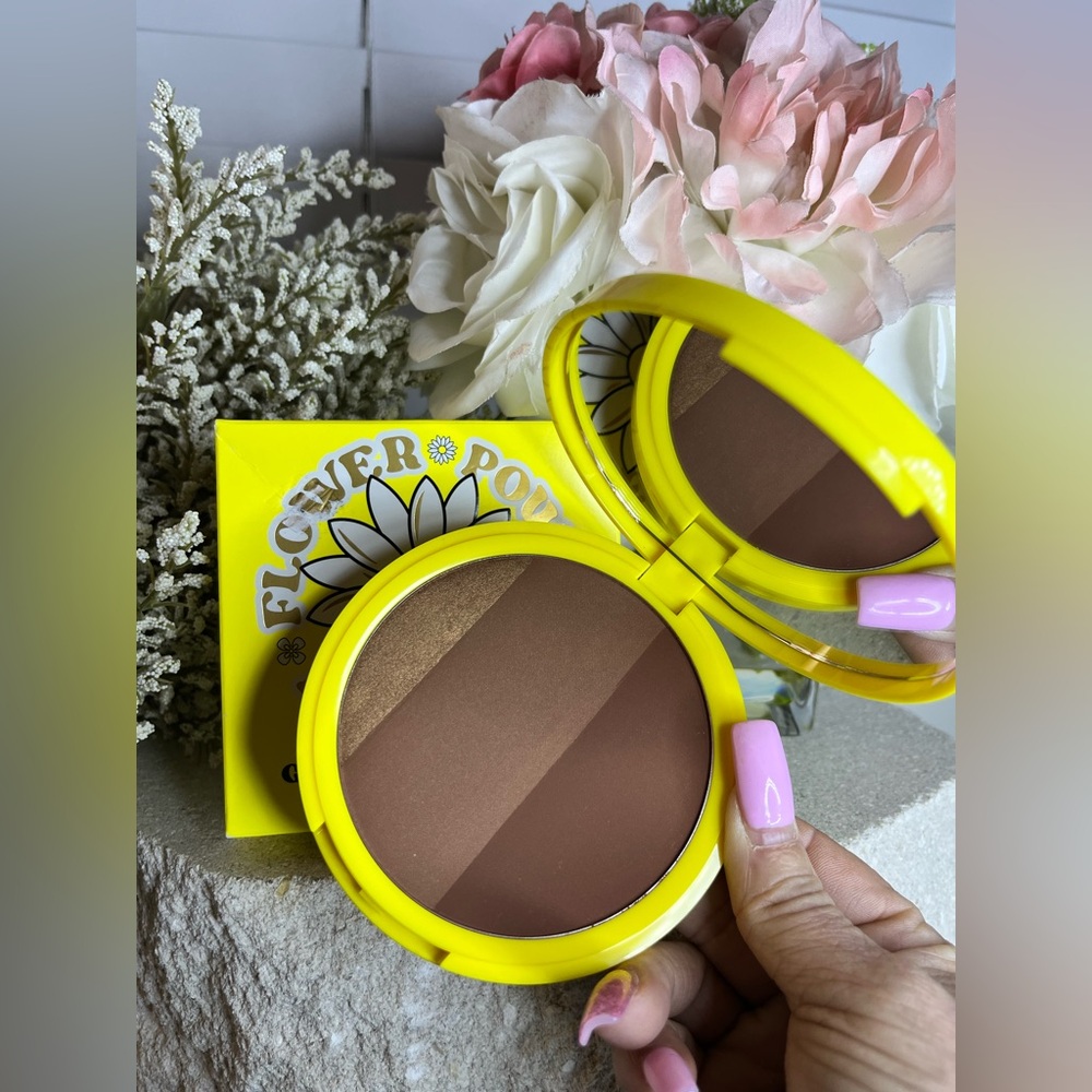 NIB - Trixie Cosmetics - Flower Power Groovy Gardenia Highlighter/ Bronze Trio